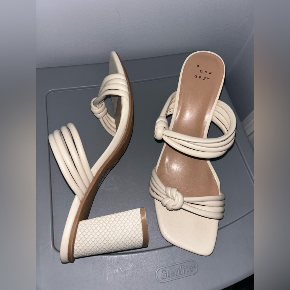 Beige heels brand new no box